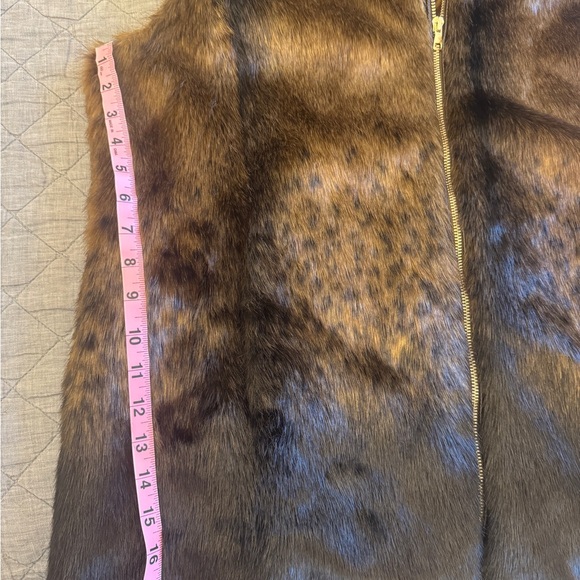 Faux Fur Vest with Zipper - Picture 6 of 7